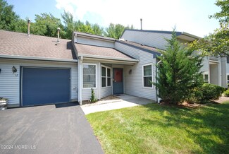 12 Aspen Ave, Englishtown, NJ 07726