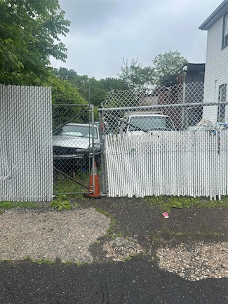 2 Barker St, Staten Island, NY 10310