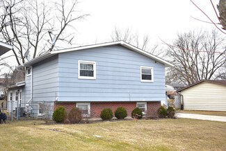 7078 Orchard Ln, Hanover Park, IL 60133