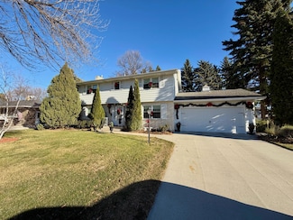 2602 Rivershore Dr, Moorhead, MN 56560