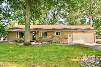 365 Sleepy Hollow Dr, Canfield, OH 44406