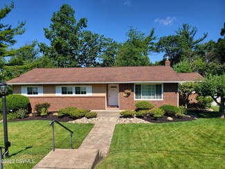 111 Hemlock Ln, Bloomsburg, PA 17815