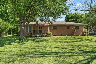 704 W 3rd St, Eddy, TX 76524
