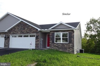 588 Shook Ct W, Greencastle, PA 17225