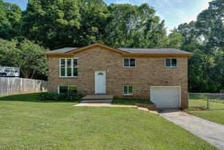 1373 Meadowood Dr, Hixson, TN 37343