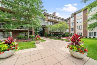 5 Oak Brook Club Dr Unit N303, Oak Brook, IL 60523