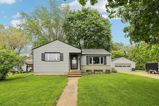 230 Nixon Ave, Hartland, WI 53029