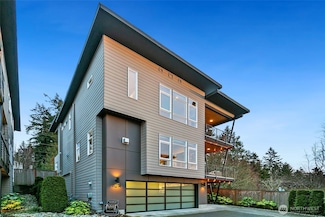 11214 NE 68th St, Kirkland, WA 98033
