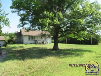 2340 SE 37th St, Topeka, KS 66605