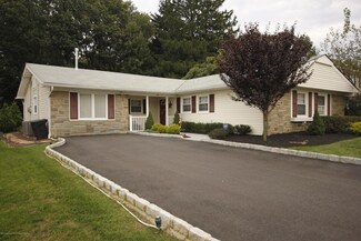 14 Courtland Ln, Matawan, NJ 07747