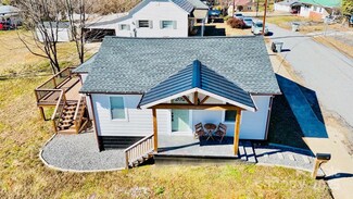 402 Spruce St SW, Lenoir, NC 28645