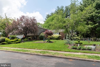 703 Lynwood Dr, Feasterville Trevose, PA 19053