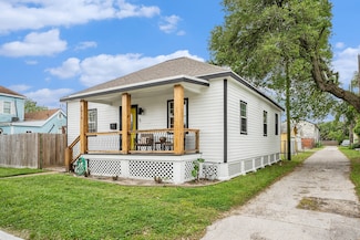 2015 37th St, Galveston, TX 77550