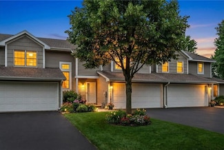 8042 Belair Ln, Eden Prairie, MN 55347