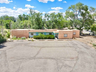 428 Theodora St, Taos, NM 87571