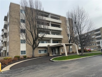 2089 Wooster Rd, Rocky River, OH 44116