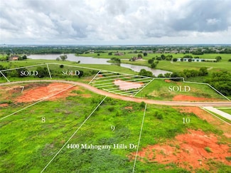 4400 Mahogany Hills Dr, Moore, OK 73160