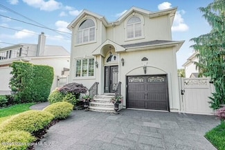 203 Vineland Ave, Staten Island, NY 10312