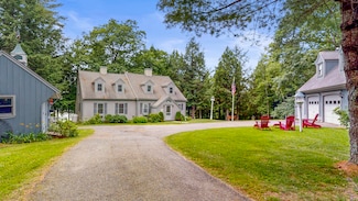 542 Hanson Rd, China, ME 04358