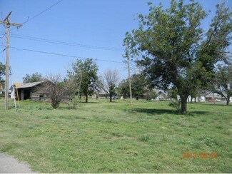 1203 E 3rd St, Cordell, OK 73632