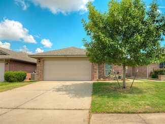 623 SW 37th St, Moore, OK 73160