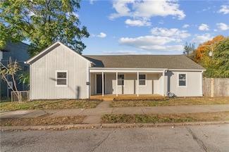 505 N 7th St, Leavenworth, KS 66048