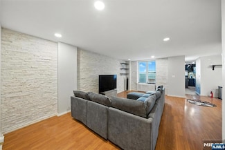 50 Glenwood Ave Unit 702, Jersey City, NJ 07306