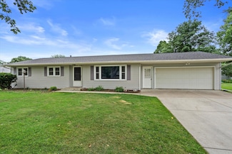 675 Daffodil Ct, Oconomowoc, WI 53066