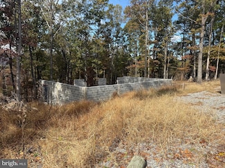 4272 Timber Ridge Rd, Berkeley Springs, WV 25411