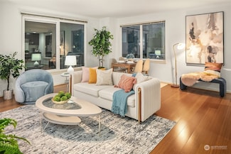 76 Cedar St Unit 405, Seattle, WA 98121