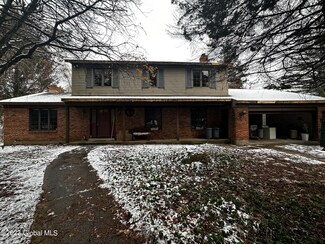 2 Dawn Dr, Latham, NY 12110