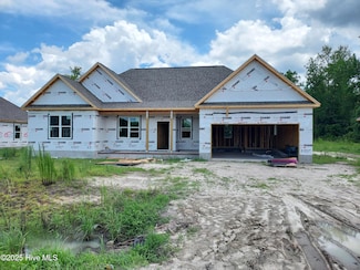 646 Bright Harvest Dr, Maysville, NC 28555