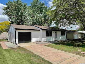 424 23rd St SW, Mason City, IA 50401