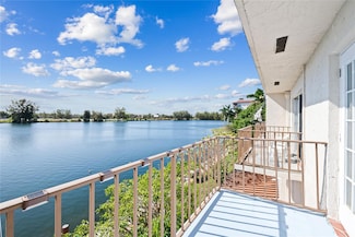 1100 Crystal Lake Dr Unit 209, Deerfield Beach, FL 33064