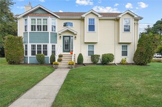 1 Clemence Ln, Johnston, RI 02919