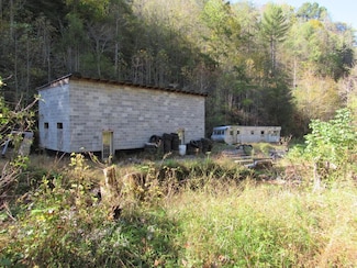 14322 Smith Creek Rd, Bristol, VA 24202