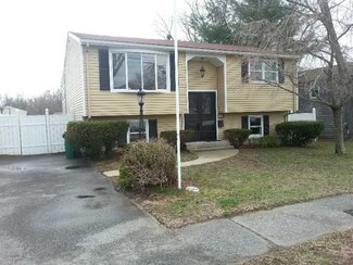 173 Armstrong Ave, Warwick, RI 02889