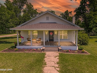 5138 8th Ave, Malone, FL 32445
