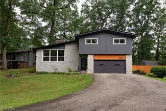4856 Firwood Dr, North Canton, OH 44720