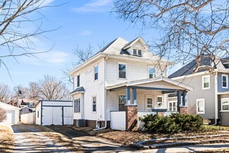 410 Woodland Ave, Bloomington, IL 61701