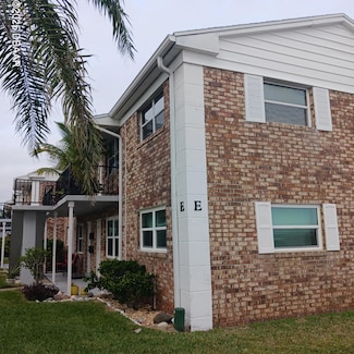190 E Olmstead Dr Unit E8, Titusville, FL 32780
