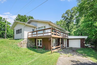 15645 Rich Ln, Hickory Corners, MI 49060