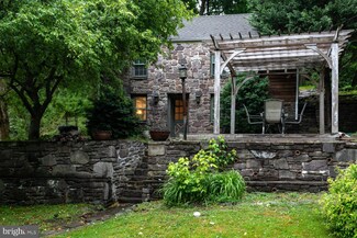 8 Quarry Rd, Stockton, NJ 08559