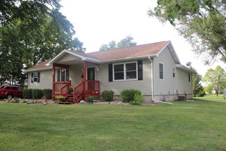 247 W Oak St, Paxton, IL 60957