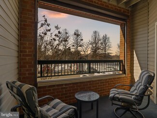 7055 Heritage Hunt Dr Unit 211, Gainesville, VA 20155