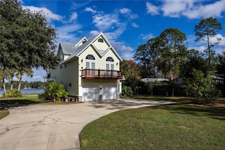 221 Riley Lake Dr, Hawthorne, FL 32640