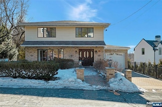 84 Miles St, Alpine, NJ 07620
