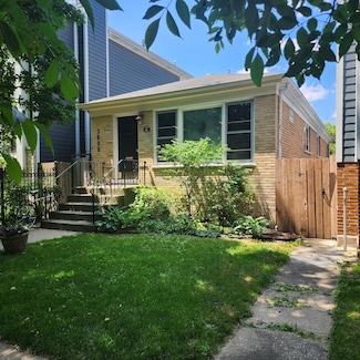 3808 N Hermitage Ave, Chicago, IL 60613