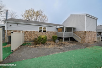 136 7th St, Keansburg, NJ 07734