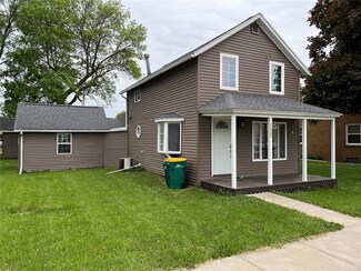 1455 Walker St, Ely, IA 52227